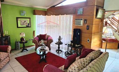 Se Vende Hermosa y Amplia Casa Aislada de Dos Pisos en Villa Jamaica, comuna de La Cruz.