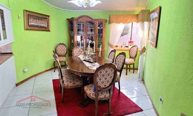 Se Vende Hermosa y Amplia Casa Aislada de Dos Pisos en Villa Jamaica, comuna de La Cruz.