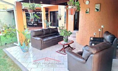 Se Vende Hermosa y Amplia Casa Aislada de Dos Pisos en Villa Jamaica, comuna de La Cruz.