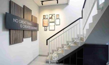 Rumah mewah full renovasi semi furnished 3 lantai hanya 2.9 M di jakarta Garden City