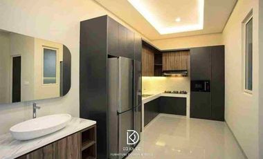 Rumah mewah full renovasi semi furnished 3 lantai hanya 2.9 M di jakarta Garden City