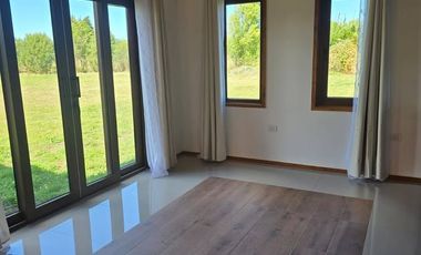 Parcela con Casa de 2 pisos en condominio Country Villarrica