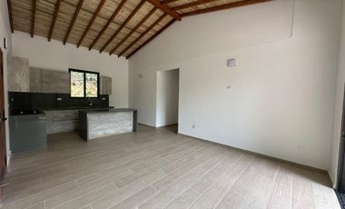 SE ARRIENDA HERMOSA CASA