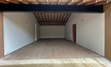SE ARRIENDA HERMOSA CASA