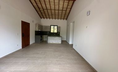 SE ARRIENDA HERMOSA CASA