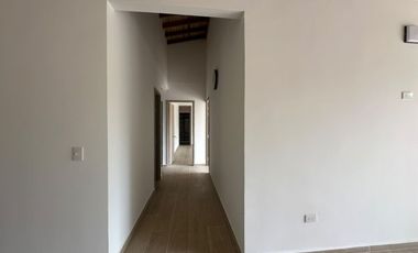 SE ARRIENDA HERMOSA CASA