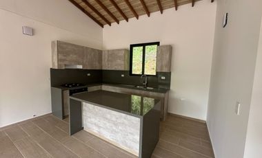 SE ARRIENDA HERMOSA CASA