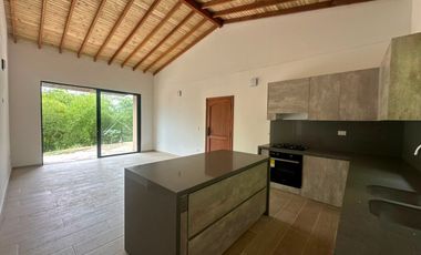 SE ARRIENDA HERMOSA CASA