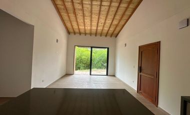 SE ARRIENDA HERMOSA CASA