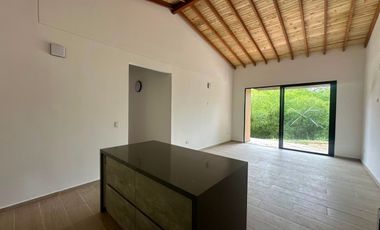 SE ARRIENDA HERMOSA CASA