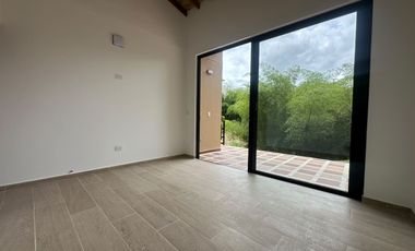 SE ARRIENDA HERMOSA CASA