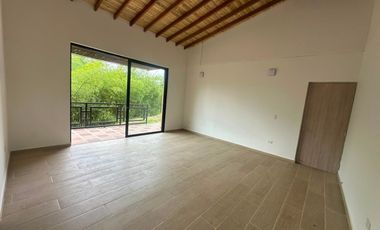 SE ARRIENDA HERMOSA CASA