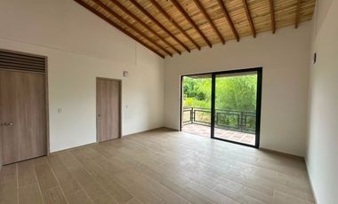 SE ARRIENDA HERMOSA CASA