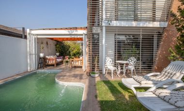 Venta Casa De 4 Dorm, Cocina Y Baños Remodelados Con Piscina