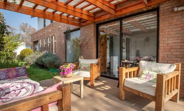Venta Casa De 4 Dorm, Cocina Y Baños Remodelados Con Piscina