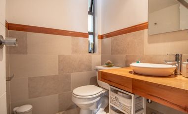Venta Casa De 4 Dorm, Cocina Y Baños Remodelados Con Piscina