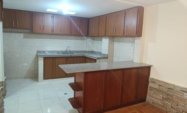 CASA EN VENTA MITAD DEL MUNDO