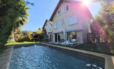 Amplia Casa En Arriendo Con Piscina En Condominio