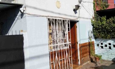 Venta Amplia Casa De 4dorm.+1 B+3 Estacionamientos, Metro Las Torres