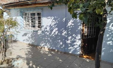 Venta Amplia Casa De 4dorm.+1 B+3 Estacionamientos, Metro Las Torres