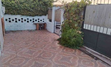 Venta Amplia Casa De 4dorm.+1 B+3 Estacionamientos, Metro Las Torres
