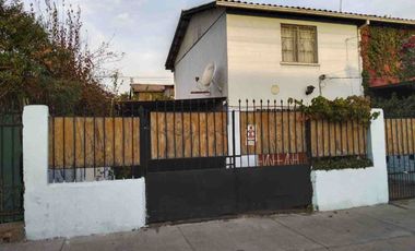 Venta Amplia Casa De 4dorm.+1 B+3 Estacionamientos, Metro Las Torres
