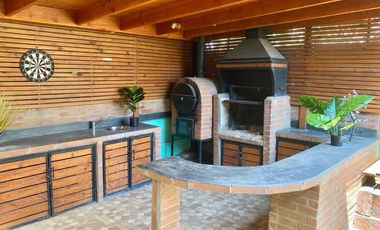 Espectacular casa con Piscina en arriendo Alto EL Manzano Til Til