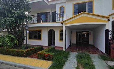 ‼️ Venta de Casa de dos Pisos en Conjunto Cerrado 
Al Oriente por la calle 8 de la ciudad de Neiva ‼️