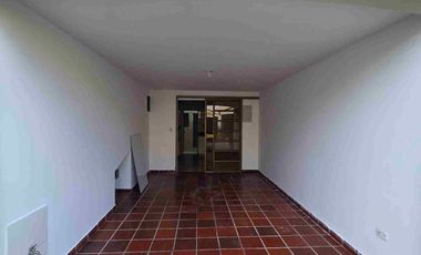 ‼️ Venta de Casa de dos Pisos en Conjunto Cerrado 
Al Oriente por la calle 8 de la ciudad de Neiva ‼️
