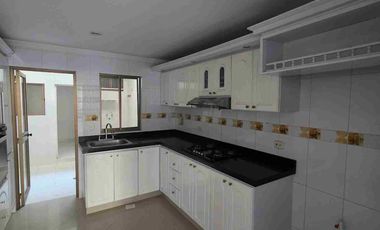 ‼️ Venta de Casa de dos Pisos en Conjunto Cerrado 
Al Oriente por la calle 8 de la ciudad de Neiva ‼️