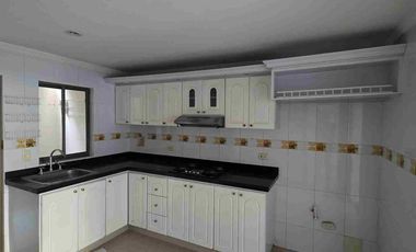 ‼️ Venta de Casa de dos Pisos en Conjunto Cerrado 
Al Oriente por la calle 8 de la ciudad de Neiva ‼️