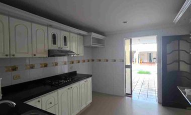 ‼️ Venta de Casa de dos Pisos en Conjunto Cerrado 
Al Oriente por la calle 8 de la ciudad de Neiva ‼️