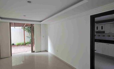 ‼️ Venta de Casa de dos Pisos en Conjunto Cerrado 
Al Oriente por la calle 8 de la ciudad de Neiva ‼️