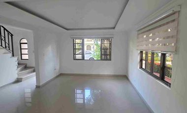 ‼️ Venta de Casa de dos Pisos en Conjunto Cerrado 
Al Oriente por la calle 8 de la ciudad de Neiva ‼️