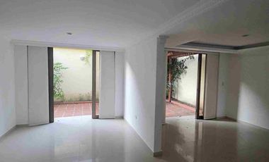 ‼️ Venta de Casa de dos Pisos en Conjunto Cerrado 
Al Oriente por la calle 8 de la ciudad de Neiva ‼️