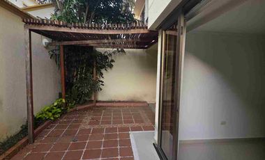 ‼️ Venta de Casa de dos Pisos en Conjunto Cerrado 
Al Oriente por la calle 8 de la ciudad de Neiva ‼️