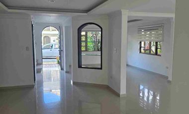 ‼️ Venta de Casa de dos Pisos en Conjunto Cerrado 
Al Oriente por la calle 8 de la ciudad de Neiva ‼️