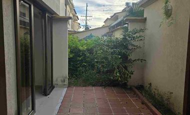 ‼️ Venta de Casa de dos Pisos en Conjunto Cerrado 
Al Oriente por la calle 8 de la ciudad de Neiva ‼️