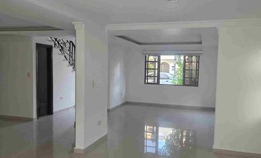 ‼️ Venta de Casa de dos Pisos en Conjunto Cerrado 
Al Oriente por la calle 8 de la ciudad de Neiva ‼️
