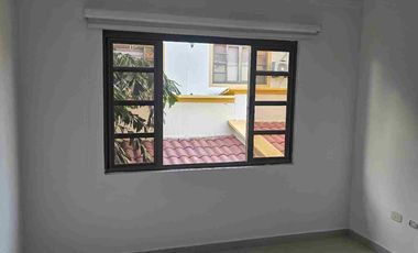 ‼️ Venta de Casa de dos Pisos en Conjunto Cerrado 
Al Oriente por la calle 8 de la ciudad de Neiva ‼️
