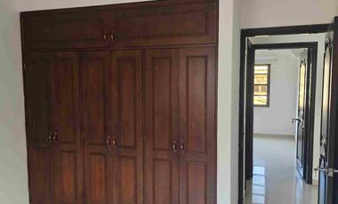 ‼️ Venta de Casa de dos Pisos en Conjunto Cerrado 
Al Oriente por la calle 8 de la ciudad de Neiva ‼️