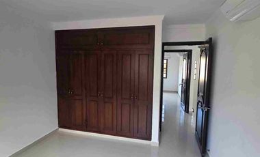 ‼️ Venta de Casa de dos Pisos en Conjunto Cerrado 
Al Oriente por la calle 8 de la ciudad de Neiva ‼️