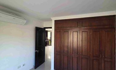 ‼️ Venta de Casa de dos Pisos en Conjunto Cerrado 
Al Oriente por la calle 8 de la ciudad de Neiva ‼️
