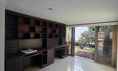 ‼️ Venta de Casa de dos Pisos en Conjunto Cerrado 
Al Oriente por la calle 8 de la ciudad de Neiva ‼️