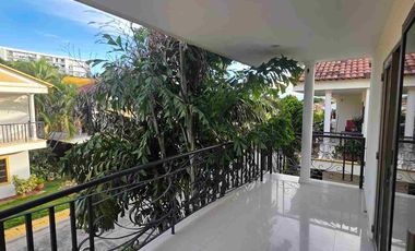 ‼️ Venta de Casa de dos Pisos en Conjunto Cerrado 
Al Oriente por la calle 8 de la ciudad de Neiva ‼️