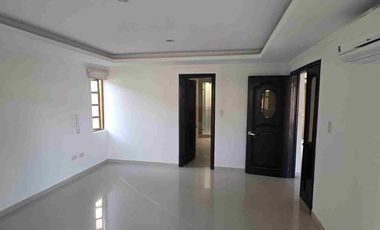 ‼️ Venta de Casa de dos Pisos en Conjunto Cerrado 
Al Oriente por la calle 8 de la ciudad de Neiva ‼️