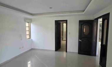 ‼️ Venta de Casa de dos Pisos en Conjunto Cerrado 
Al Oriente por la calle 8 de la ciudad de Neiva ‼️