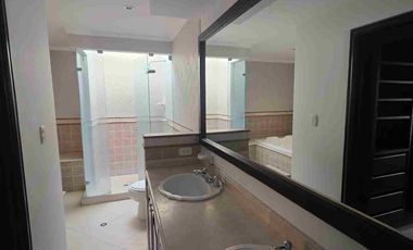 ‼️ Venta de Casa de dos Pisos en Conjunto Cerrado 
Al Oriente por la calle 8 de la ciudad de Neiva ‼️