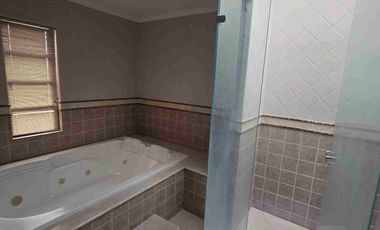 ‼️ Venta de Casa de dos Pisos en Conjunto Cerrado 
Al Oriente por la calle 8 de la ciudad de Neiva ‼️