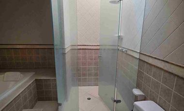 ‼️ Venta de Casa de dos Pisos en Conjunto Cerrado 
Al Oriente por la calle 8 de la ciudad de Neiva ‼️
